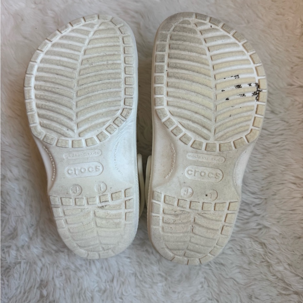 Kids White Crocs - Picture 6 of 6